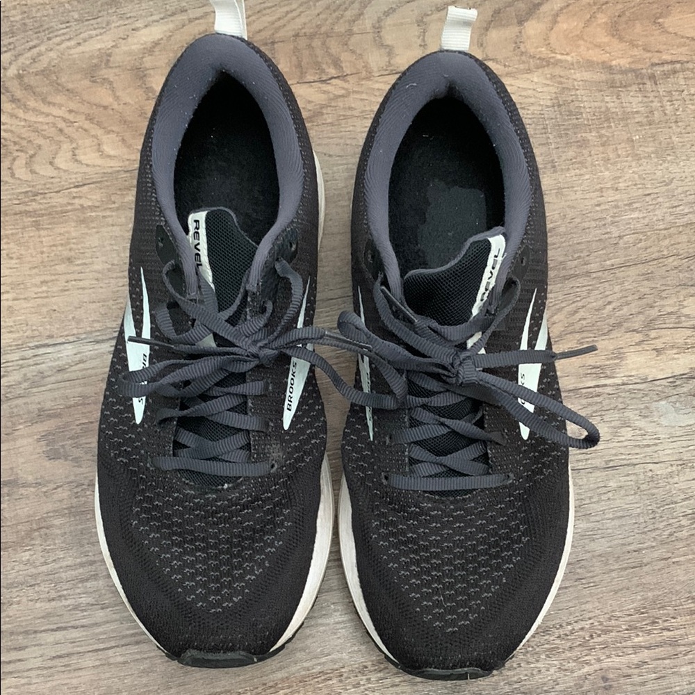 Brooks running Shoes Breathable Mesh Design